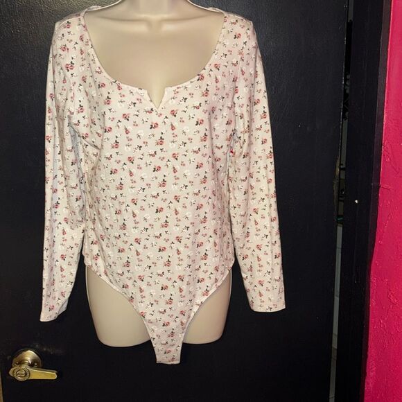 NWT. PINK by Victoria’s Secret floral thong bodysuit. Sz large. - Picture 2 of 8